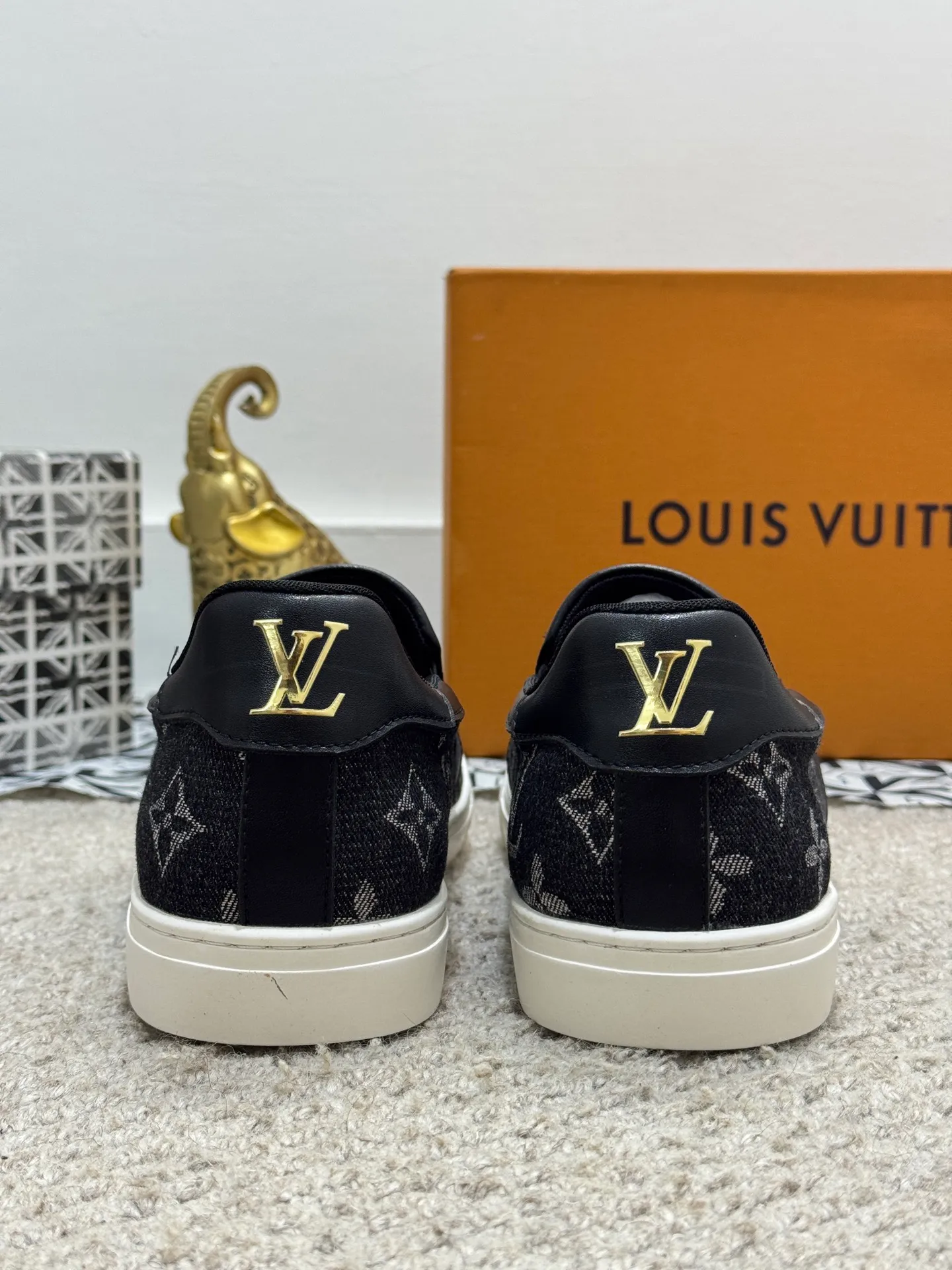 Men's shoes 💰380 [New style] 🌂🌂Top original order - Louis Vuitton®️ Trendy and fashionable yet low-key men's casual shoes, uppers made of LV special canvas presbyopia, comfortable and breathable, mesh lining, original rubber outsole, 2 colors optional ~ a must-have for stylish men. Size: 38-44 (45 customized